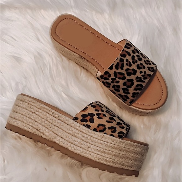 HP✨Last One Size 10-Leopard Wedge Slip On - Picture 3 of 5